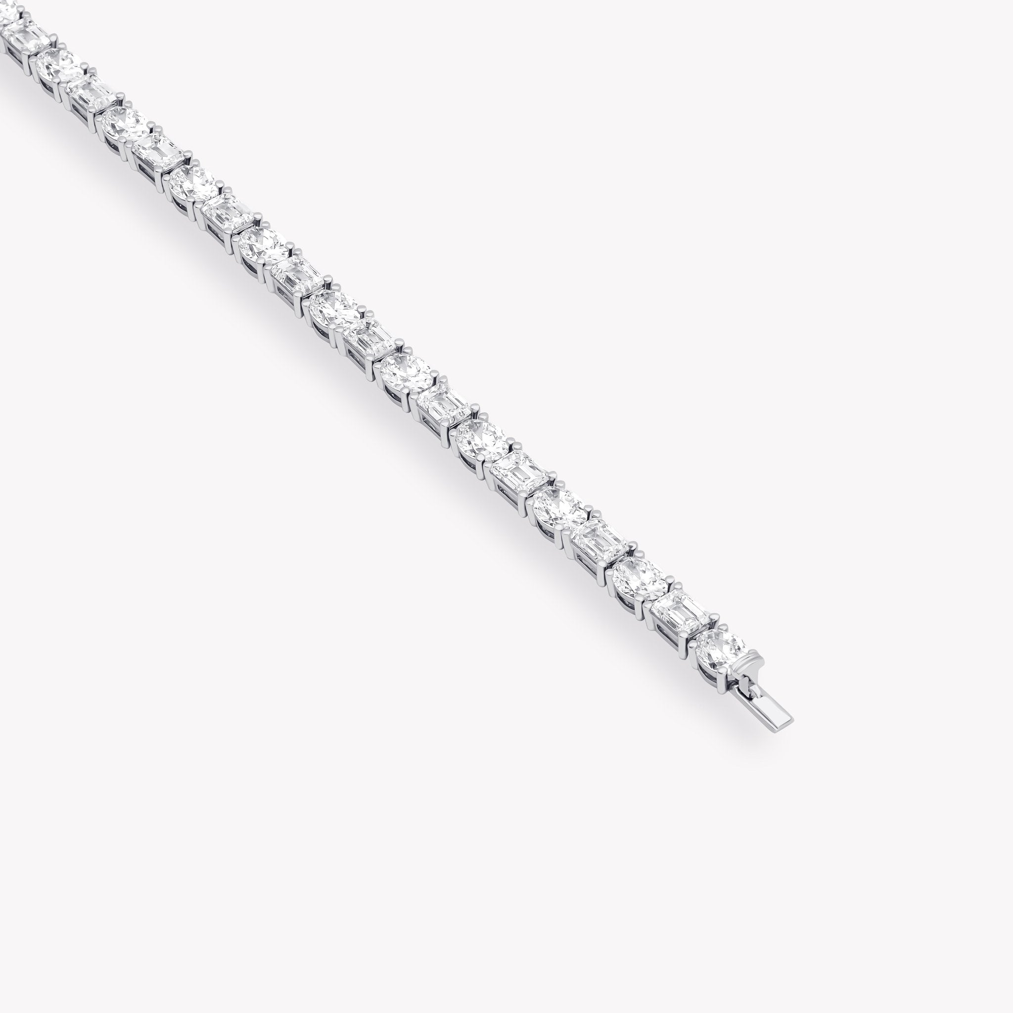 EMERALD AND OVAL DIAMOND BRACELET