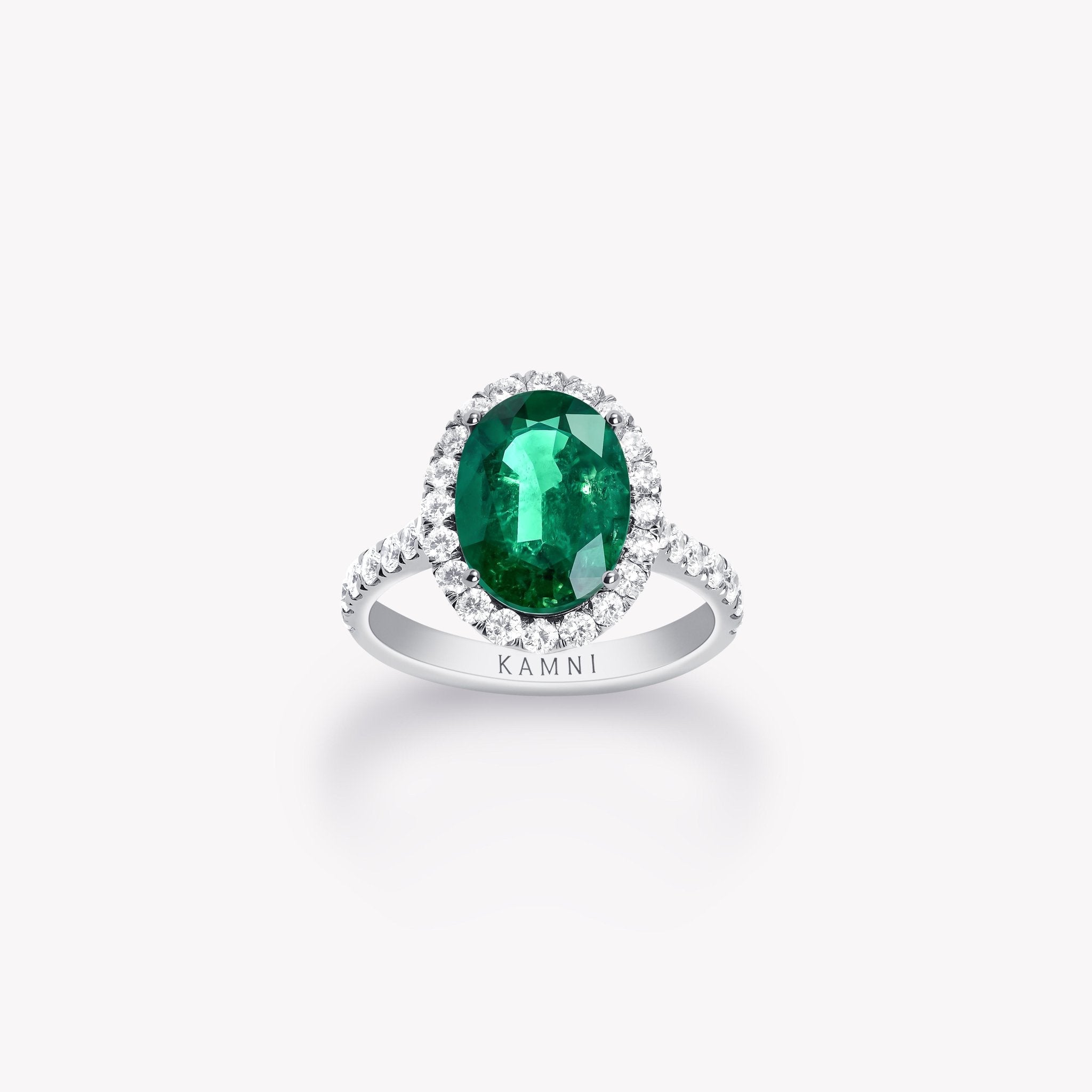 OVAL EMERALD PAVÉ RING