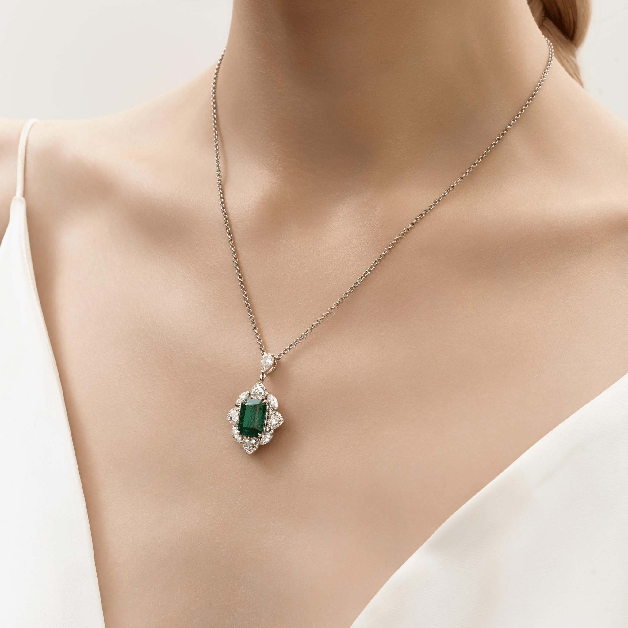 EMERALD AND DIAMOND PENDANT - KAMNI Jewelry