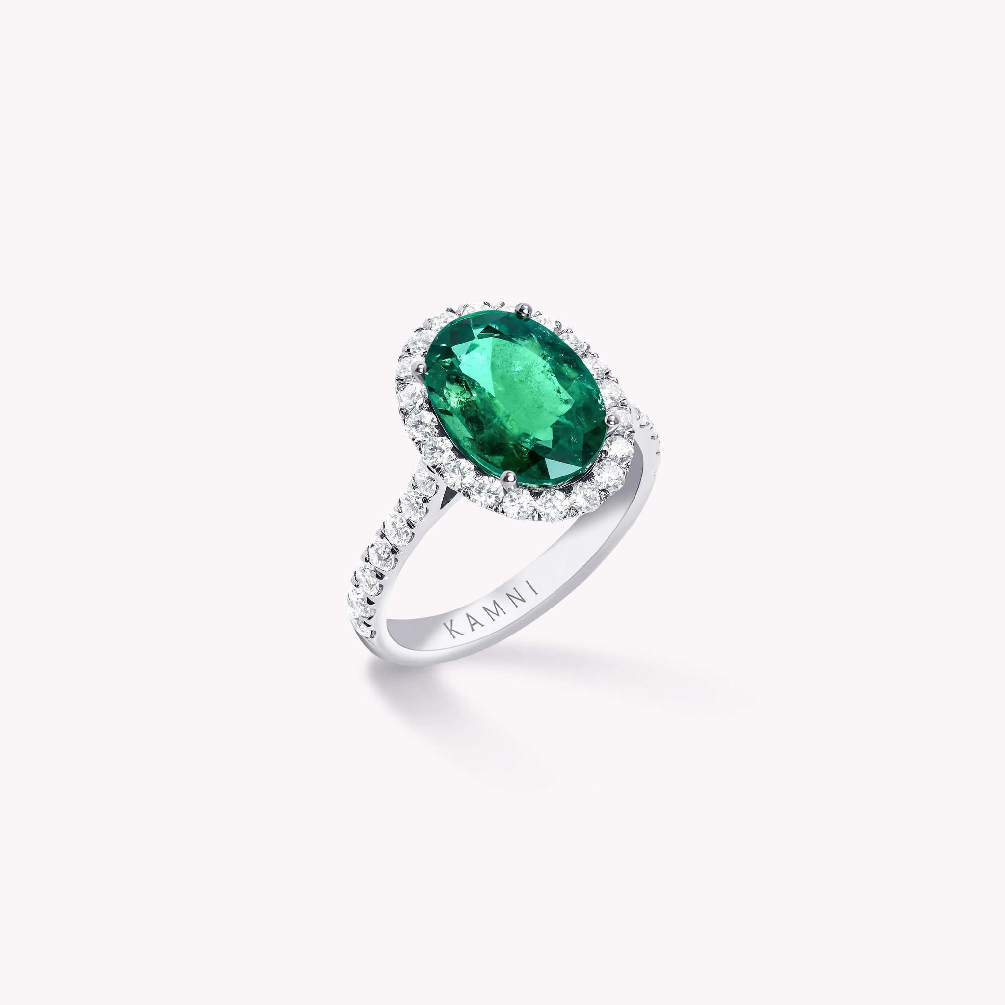 OVAL EMERALD PAVÉ RING