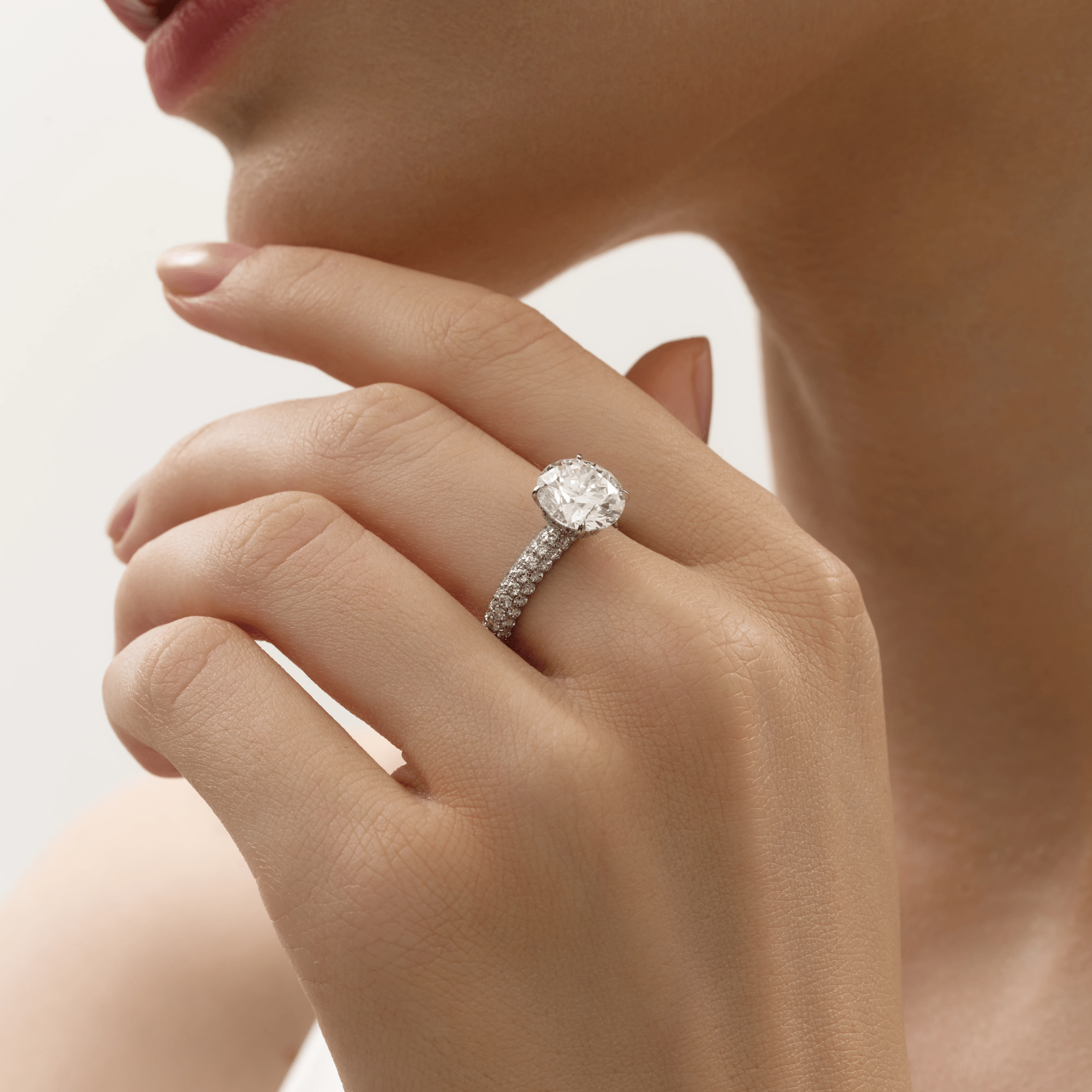 ROUND CUT DIAMOND PAVÉ RING - KAMNI Jewelry