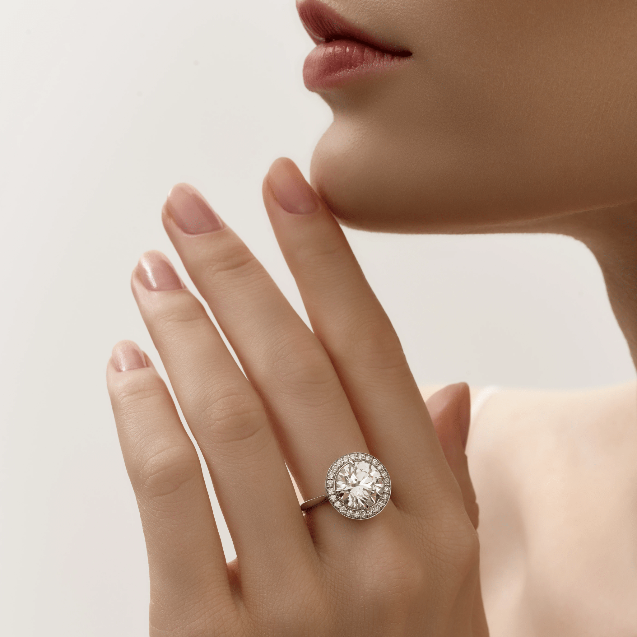 ROUND DIAMOND HALO ENGAGEMENT RING - KAMNI Jewelry
